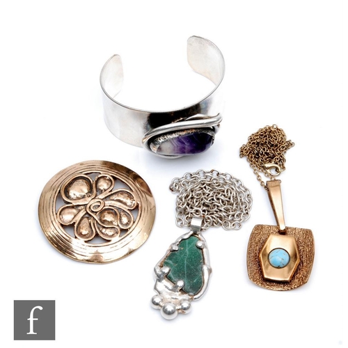 419 - Four pieces of mid Century Brutalist jewellery comprising a cuff by Walter Arnesen set with a polish... 