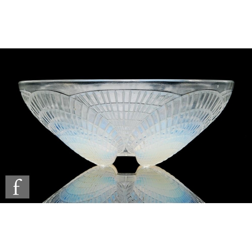 183 - A 1930s Rene Lalique Art Deco circular bowl in the Coquilles pattern, no. 3204, circa 1924, relief m... 