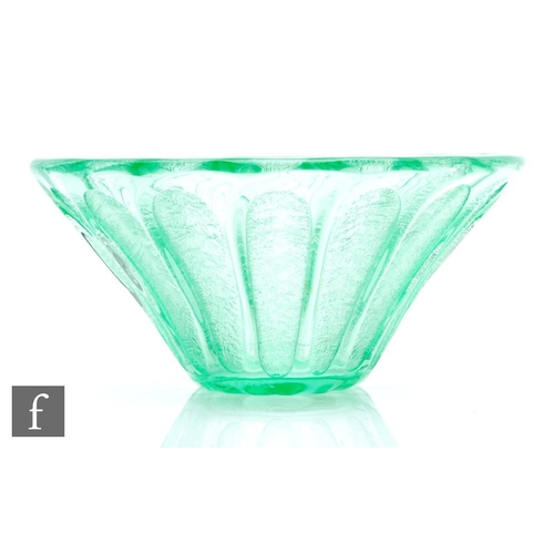 712 - A 1930s Daum Nancy Art Deco glass bowl, the body deeply moulded with vertical flutes, the ground aci... 