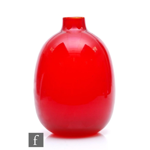 731 - A large mid 20th Century Italian Murano glass vase of shouldered ovoid form with shallow collar neck... 