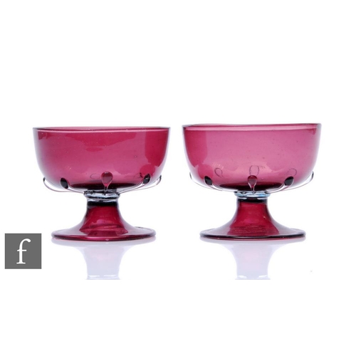 929 - A pair of early 20th Century Italian Murano glass pedestal bowls in the manner of Salviati, each of ... 