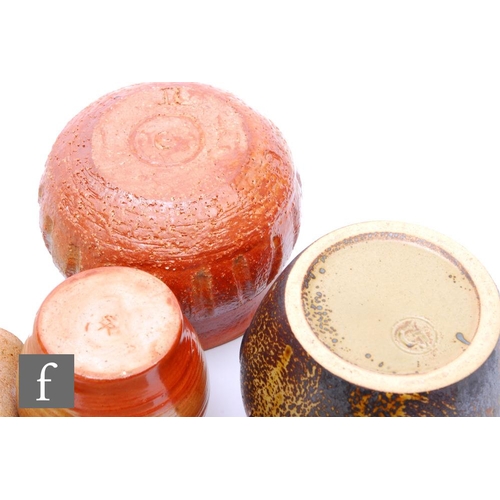 9068 - A collection of assorted mid to late 20th Century studio pottery of varying form to include a large ... 