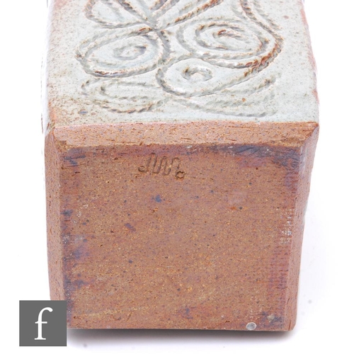 9068 - A collection of assorted mid to late 20th Century studio pottery of varying form to include a large ... 