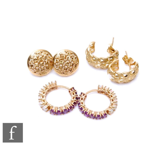 122 - Two pairs of 9ct hallmarked earrings, half hoop and round examples, with a pair of amethyst and opal... 