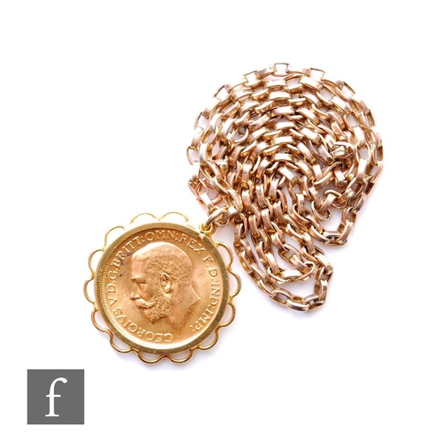 167 - A George V full sovereign dated 1913, loose to a 9ct pendant mount and suspended from a 9ct belcher ... 