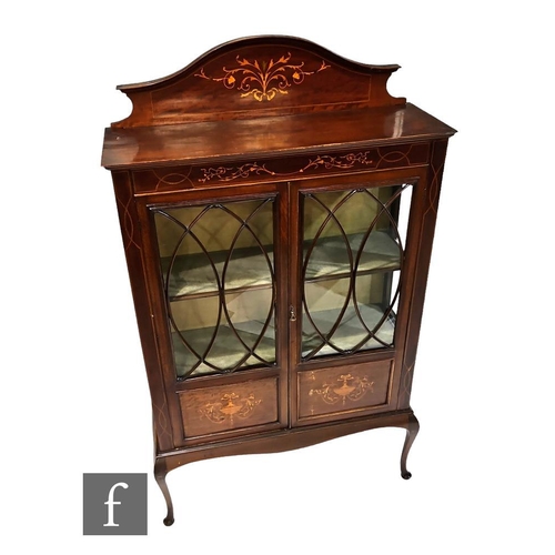 1009 - An Edwardian line inlaid mahogany display cabinet with bar glazed double doors, with foliate inlaid ... 