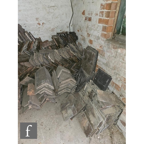 1124 - Approximately two to three thousand Victorian roof tiles, each 27cm x 18cm, also approximately eight... 