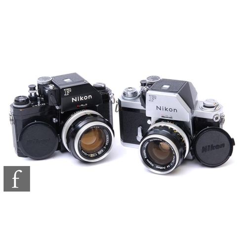 129 - A Nikon F Photomic T SLR Film Camera, serial No. 7083160, black and chrome body, with a Nikkor-S Aut... 