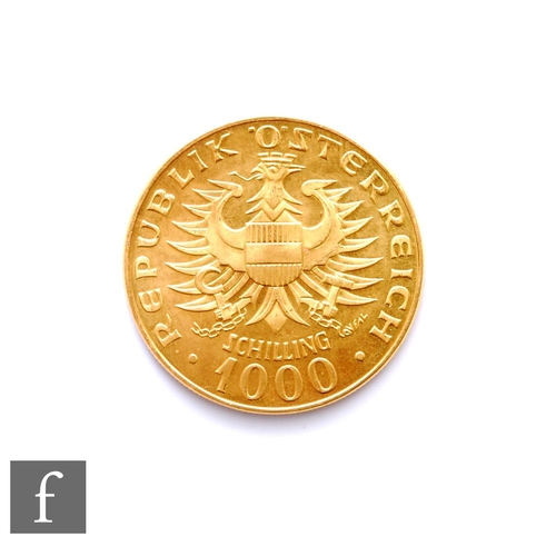 660 - An Austrian one thousand Schilling gold coin 1976, Babenberger, weight 13g.