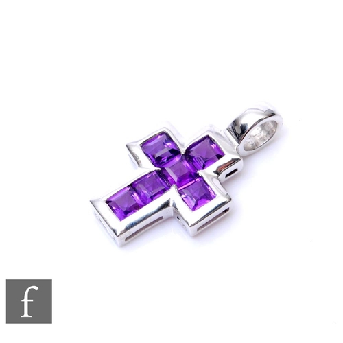 680 - An 18ct hallmarked white gold mounted six stone amethyst cross, weight 2g, length 20mm, terminating ... 