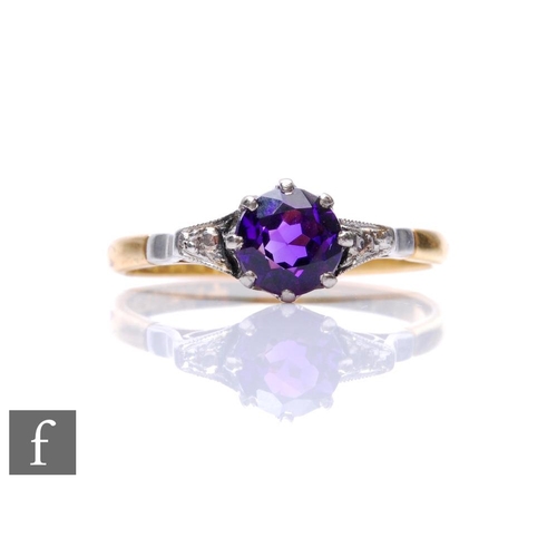 690 - An 18ct single stone amethyst, claw set stone to platinum detailed shoulders, weight 2.5g, ring size... 