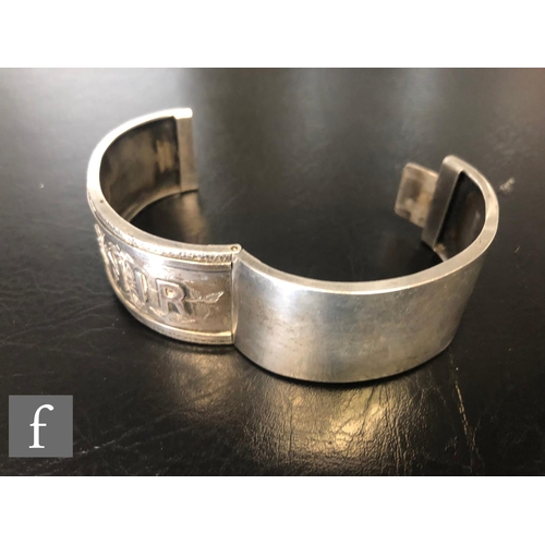 626 - Five assorted early 20th Century silver and white metal hinged bangles to include one detailed with ... 