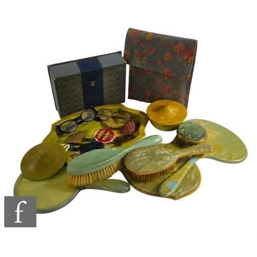 644 - Unknown - A collection of 1950s/60s dressing table items, to include Bakelite mirrors, trays, lidded... 