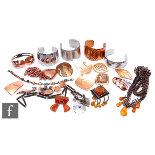 873 - Various - A collection of assorted copper and stainless steel costume jewellery to include pieces st... 