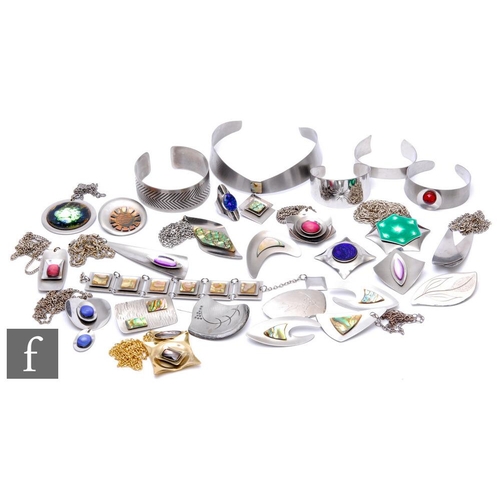 874 - Unknown - A collection of assorted vintage stainless costume jewellery makers to include Jason Desig... 