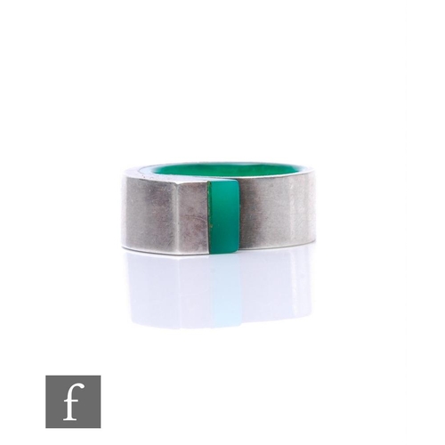 883 - Carole Leonard - A contemporary silver and Perspex ring, of spiral form with green Perspex core, wit... 