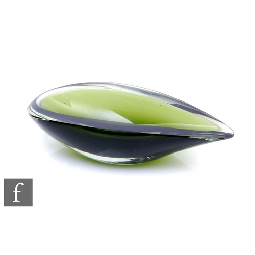 911 - Kaj Franck - Nuutajarvi - A small post war Pajunlehti range bowl circa 1950, of teardrop form, cased... 