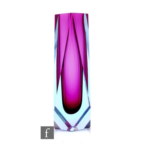 931 - Alessandro Mandruzzato - A mid 20th Century Italian Murano Sommerso glass vase of faceted sleeve for... 