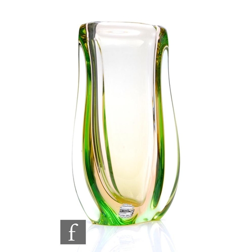 952 - Jaroslav Beranek - Skrdlovice - A large mid 20th Century Czech glass vase from the Elegance collecti... 