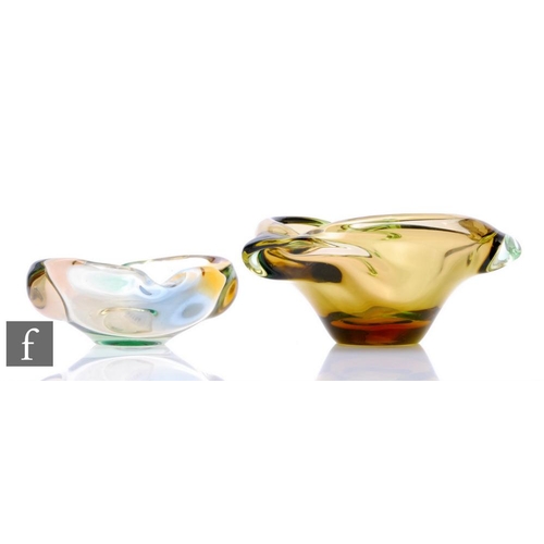 960 - Rudolf Beranek - Skrdlovice - A mid 20th Century glass bowl of flared circular form with three pulls... 