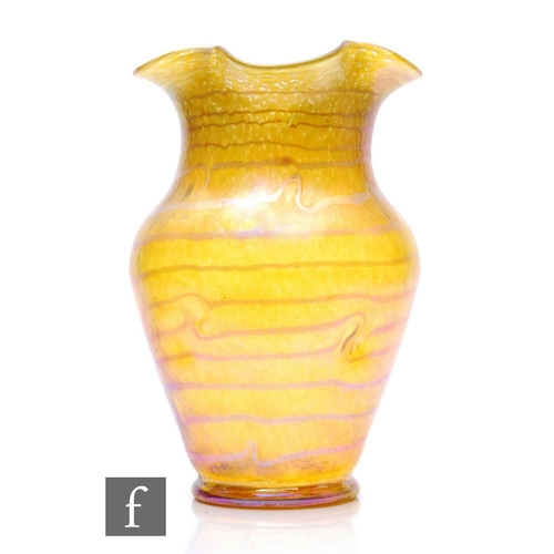 982 - Otto Thamm - Fritz Heckert - A large 20th Century glass vase of footed baluster form with collar nec... 