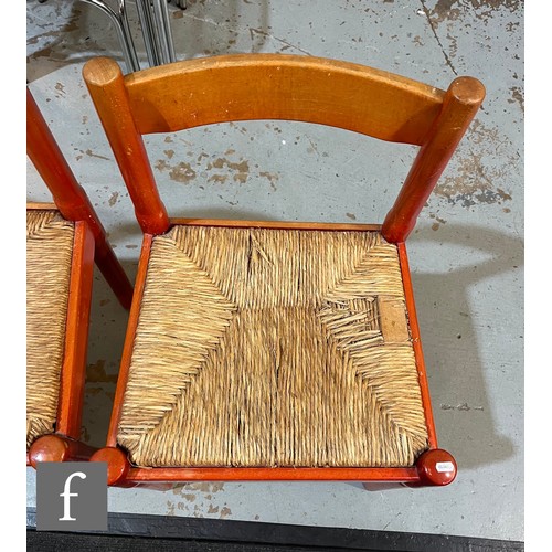 725 - Vico Magistretti - Cassina - A set of six Carimate chairs with red stained beech frames and woven gr... 