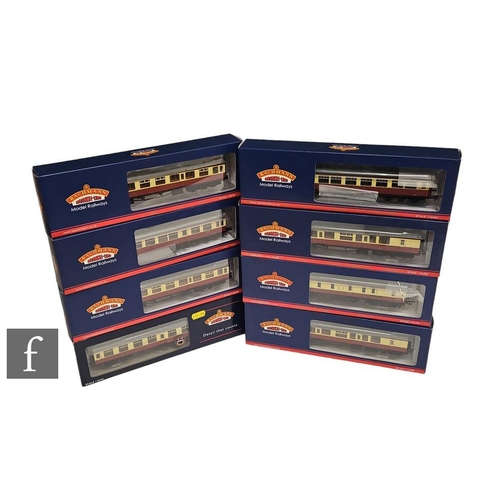 4045 - Eight OO gauge Bachmann BR crimson and cream passenger coaches, boxed. (8)