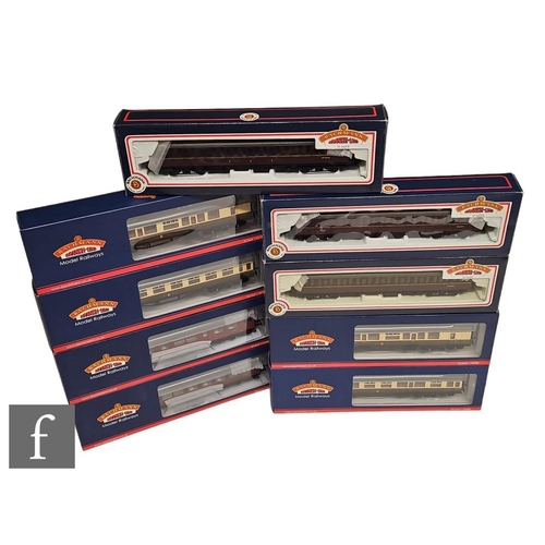 4052 - Nine OO gauge Bachmann passenger coaches, BR and GWR, including Mk1 Suburban, Collett etc, to includ... 