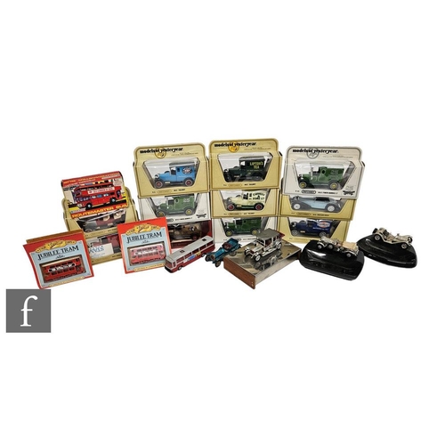 4351 - A collection of Matchbox Models of Yesteryear in woodgrain, cream and maroon boxes, with assorted Le... 