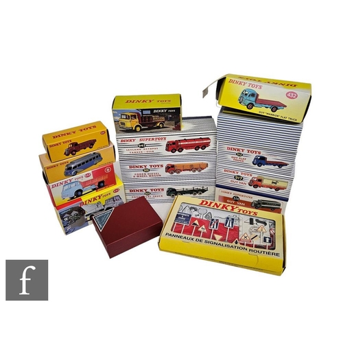 4380 - A collection of Atlas Dinky diecast models, to include 943 Esso Leyland Octopus Tanker, 432 Guy Warr... 