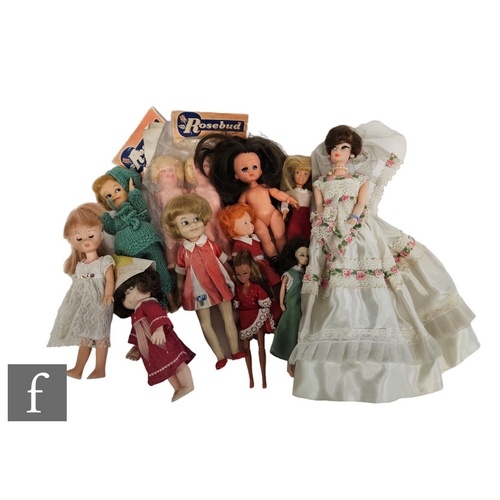 4485 - A collection of assorted dolls, to include Palitoy Pippa Marie, Topper Dawn, Hornby Cassy, Telitoy V... 