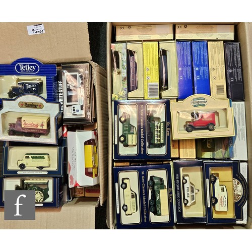 4391 - A collection of assorted Lledo Days Gone diecast models, to include various 1920 model T Ford Vans, ... 