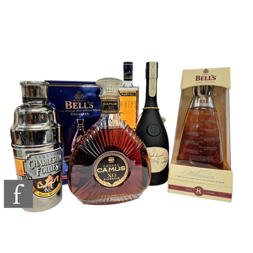 416 - A collection of various whiskies and spirits, to include Bell's Extra Special 2000 Millennium, boxed... 