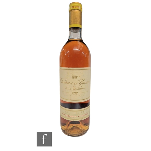 425 - One bottle Chateau d'Yquem, 1989, Sauternes, France, dessert wine, 75cl.