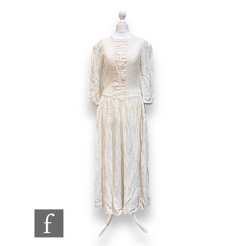 229 - An early 20th Century vintage ivory jacquard wedding dress with a vertical ruched panel to the bodic... 