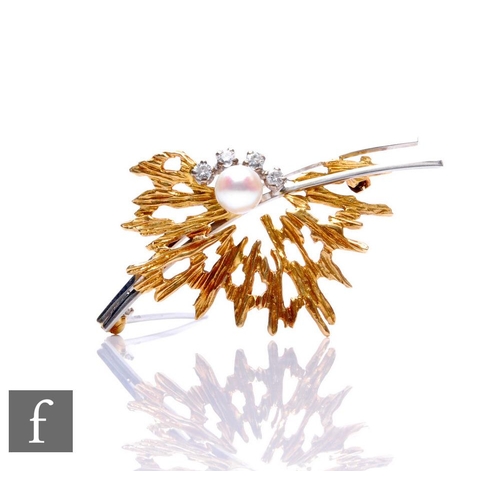 251 - An 18ct hallmarked white and yellow gold diamond and cultured pearl modernist brooch, weight 7.7g, l... 