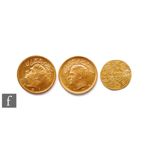 636 - Two Iranian Pahlavi gold coins, circa 1969, lion with scimitar to reverse, and small Mamud II Turkis... 