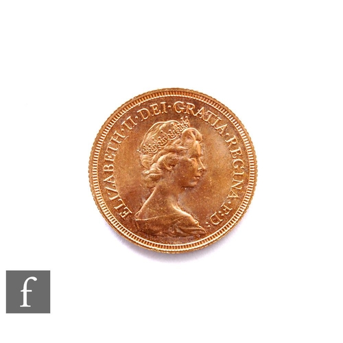 667 - An Elizabeth II sovereign, 1981.