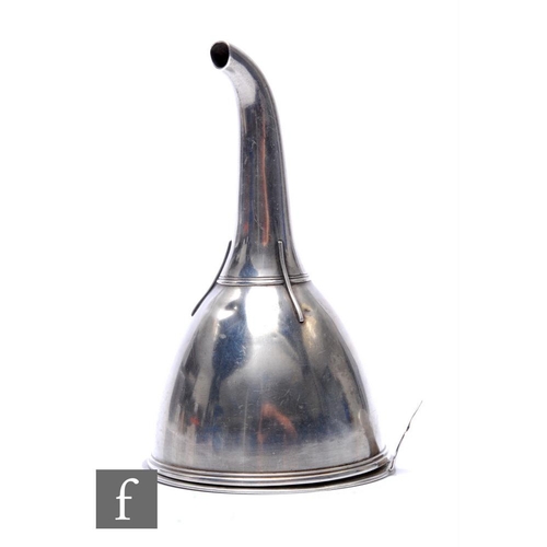 89 - A Georgian hallmarked silver wine funnel of plain form with reeded borders, weight 4oz, height 14cm,... 