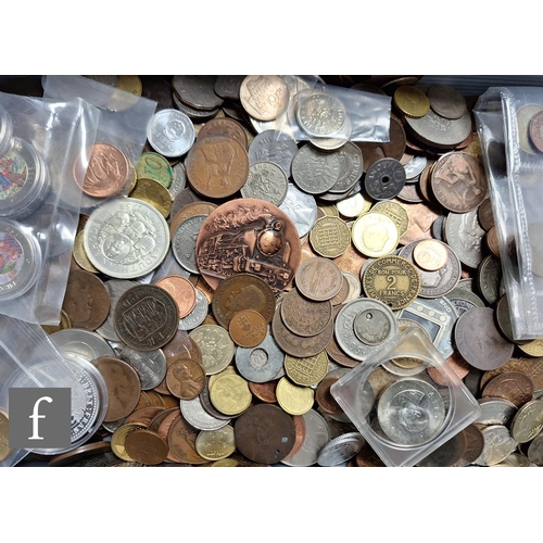 813 - A large collection of 19th and 20th Century nickel and copper coinage, some coins in plastic wallets... 