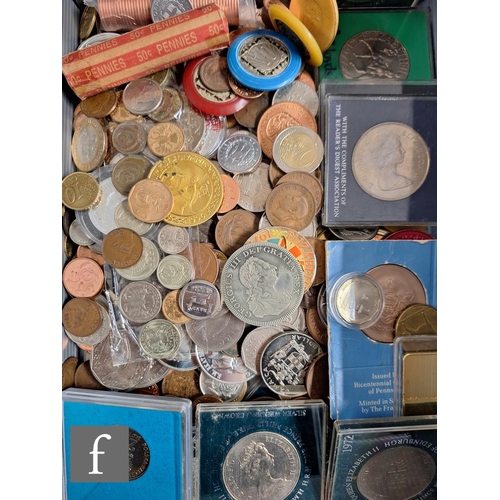 825 - A large quantity world coinage, mainly 20th Century, various countries, some enamelled, also replica... 