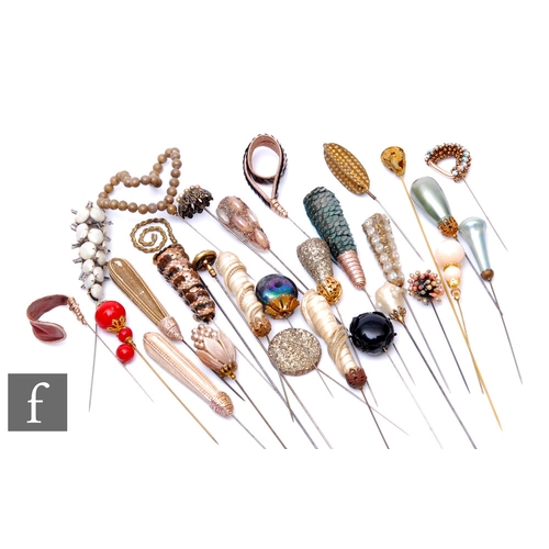 231 - A collection of various hat pins to include gilt metal, sequin and beadwork examples. (39)