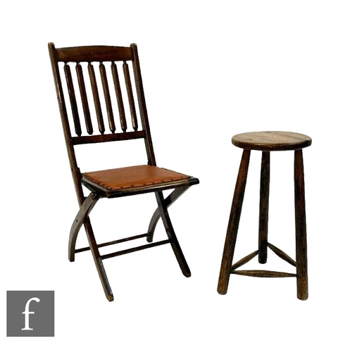 482 - An early 20th Century beech Steamer style folding chair and an oak stool. (2)