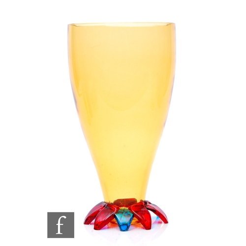 789 - A large later 20th Century Italian Murano glass vase of chalice form in a golden amber, raised to al... 