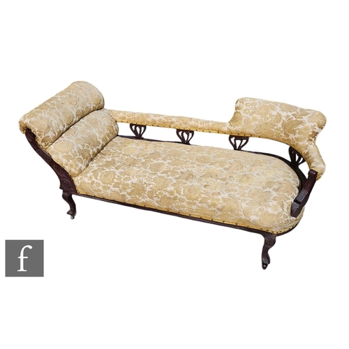 529A - An Edwardian mahogany chaise longue, pierced splat back rail on cabriole legs, upholstered in gold c... 