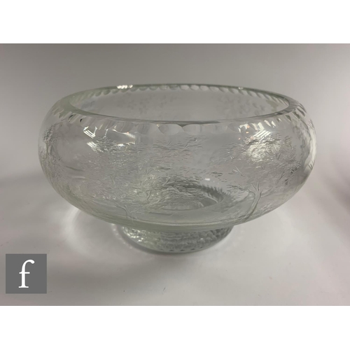 709 - A large early 20th Century Thomas Webb & Sons clear crystal glass bowl of footed ovoid form with... 