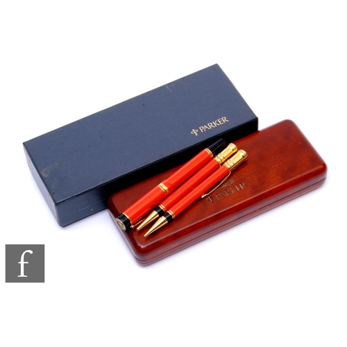 292 - A Parker Duofold pen set to include an 18ct gold fountain pen nib, a ball point pen and a propelling... 