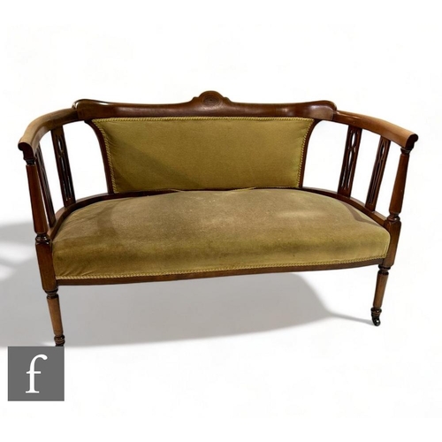 451 - An Edwardian line inlaid mahogany two seater settee, pierced splats on turned legs to the front, uph... 