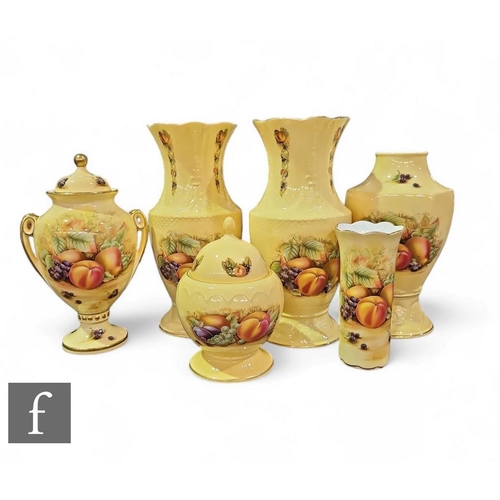 879 - A collection of assorted later 20th Century Aynsley Orchard Gold to include vases of varying form in... 