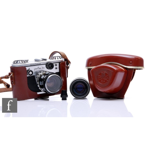 147 - A Corfield Periflex 3a camera outfit, camera, serial number 4921255, with Corfield Lumax f1.9 45mm l... 
